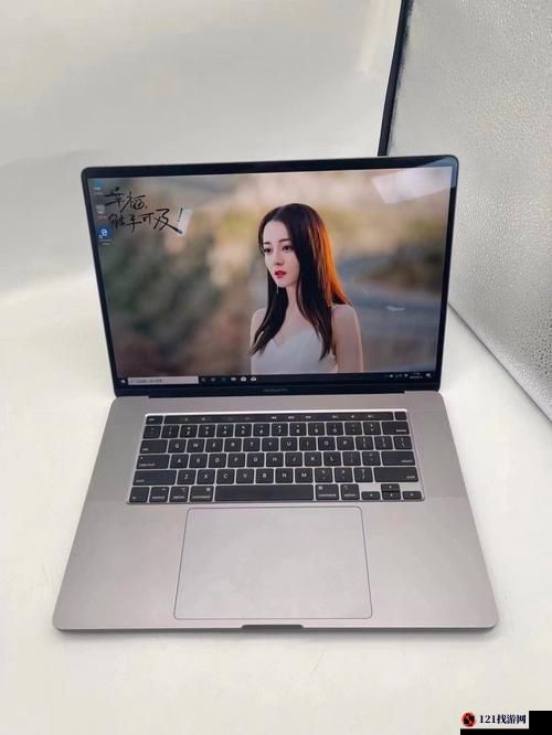 19 岁少年用 MacBook Pro：未满 16 岁的创新与挑战